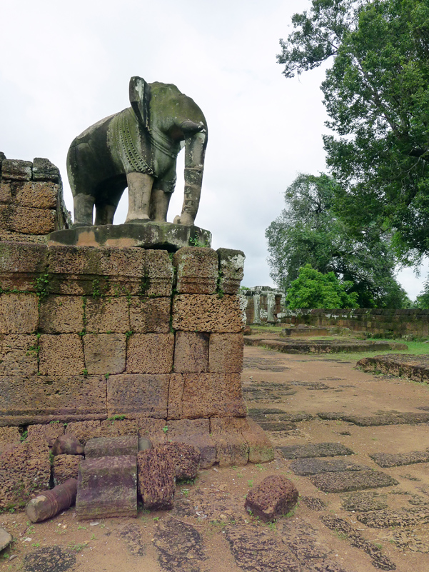 Cambodia - Angkor - Mebon 10-09-2011 #04