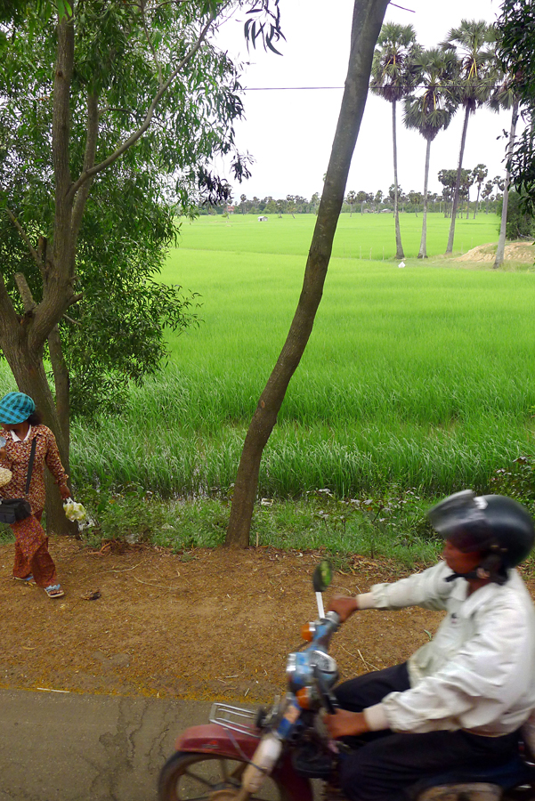 Cambodia - Road between Phnom Penh and Siem Reap 08-09-2011 #37