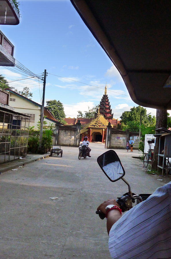 Myanmar - Tachileik - Wat Phra Chao Ra Kaeng 12-09-2011 #02