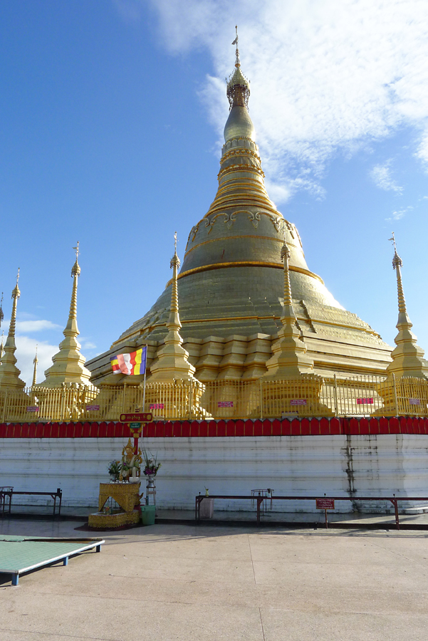 Myanmar - Tachileik Stupa 12-09-2011 #19
