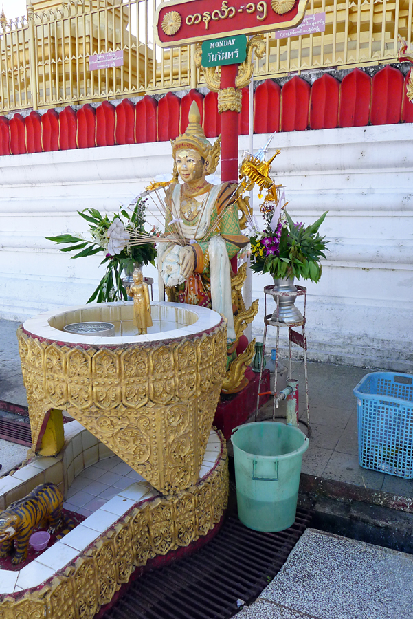 Myanmar - Tachileik Stupa 12-09-2011 #20