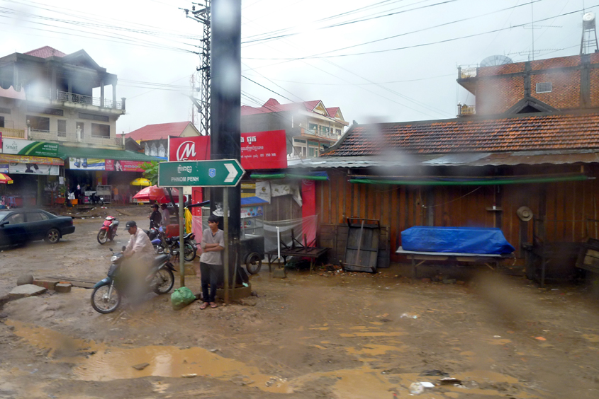 Cambodia - Road between Phnom Penh and Siem Reap 08-09-2011 #41