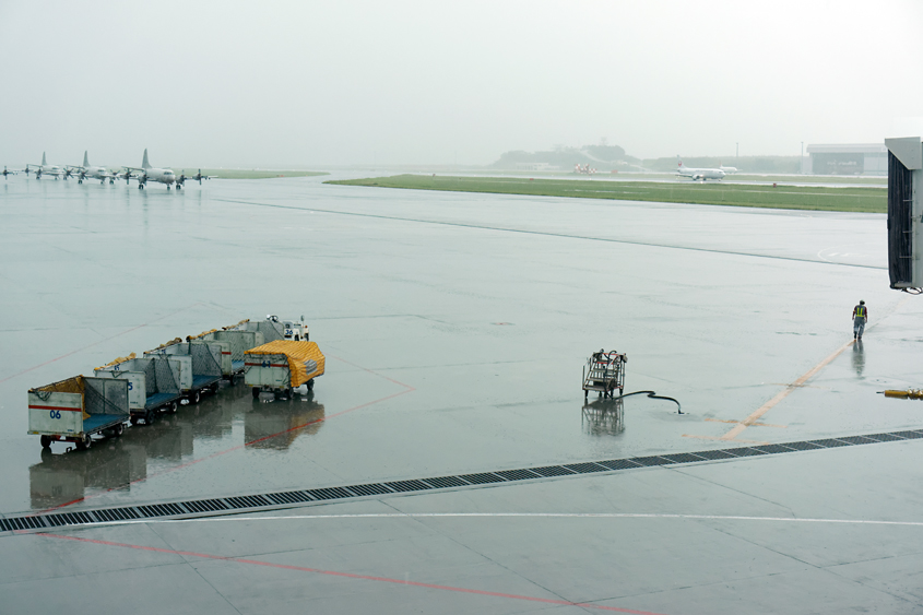 Japan - Okinawa - Naha airport 09-10-2013 #-24 (travaillée)