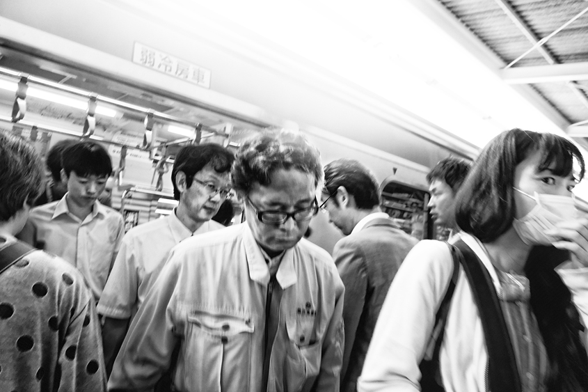 Japan - Tokyo - Yamanote line 01-10-2013 #-3 N&#38;B