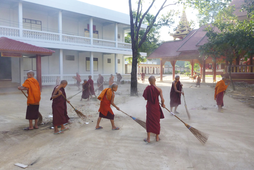 Myanmar - Tachileik - Wat Phra Chao Ra Kaeng 12-09-2011 #26