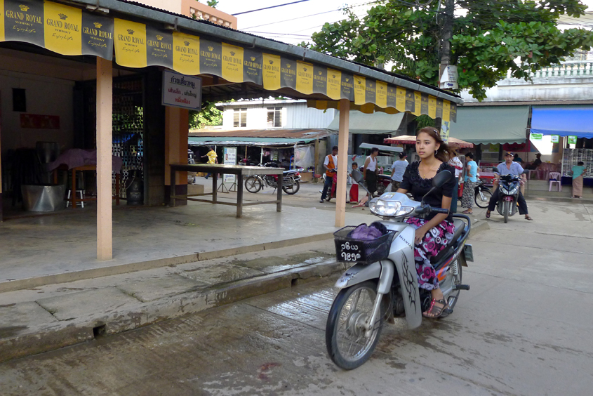 Myanmar - Tachileik 12-09-2011 #72