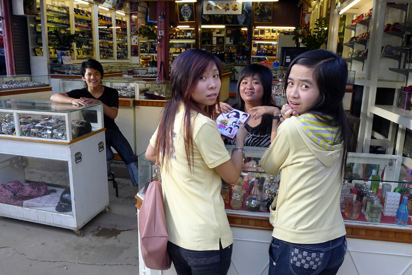 Myanmar - Tachileik Market 12-09-2011 #02