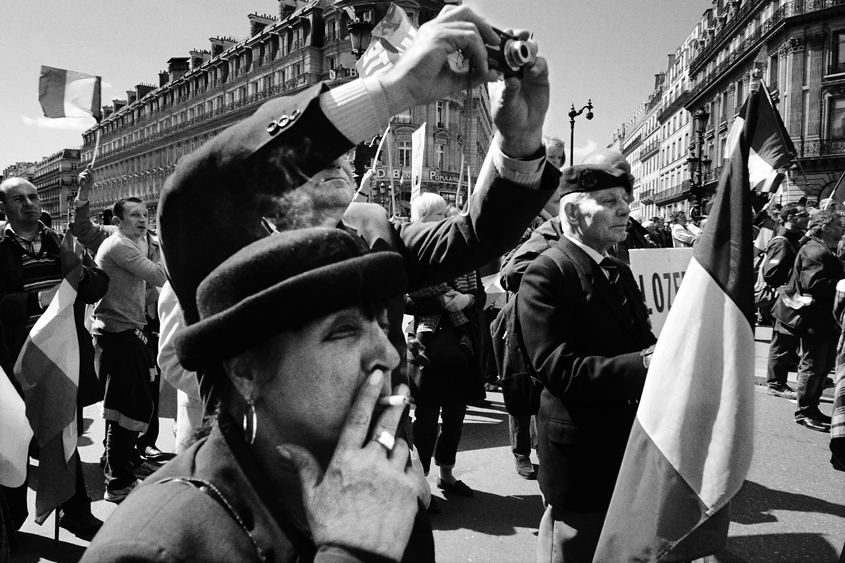 Paris - Place de l&#39;Opéra - Rassemblement du FN 01-05-2012 #-40 B&#38;W