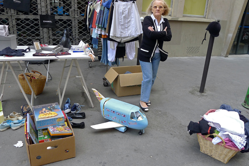 Paris - Vide grenier - Rue Mouffetard 15-05-2011