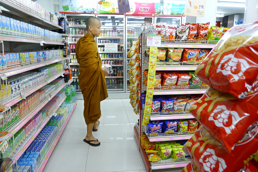 Thailand - Chiang Mai - Rachadamnoen Road - 7 Eleven 14-09-2011