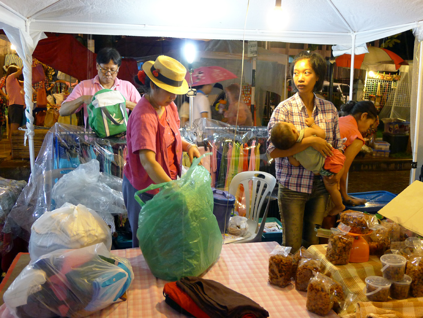 Thailand - Chiang Mai - Sunday Walking Street 11-09-2011 -58