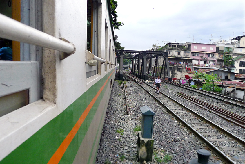 Thailand - Express train between Surat Thani and Bangkok (suburbs of Bangkok) 21-09-2011 #19