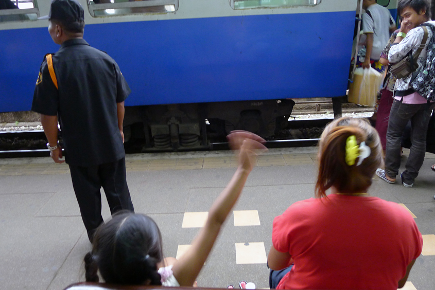 Thailand - Surat Thani railway station 20-09-2011 #48